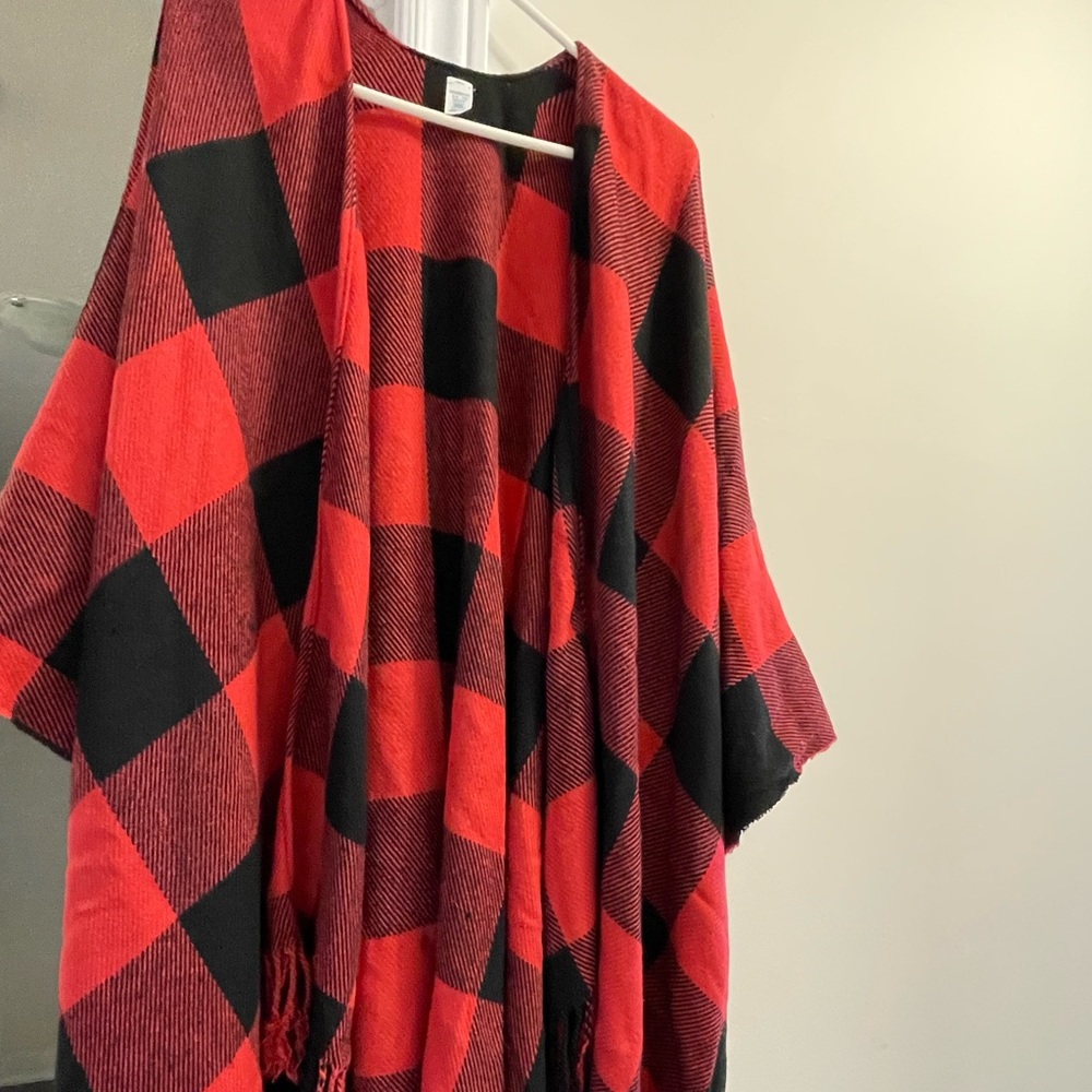 Beautiful Buffalo plaid poncho cardigan wrap